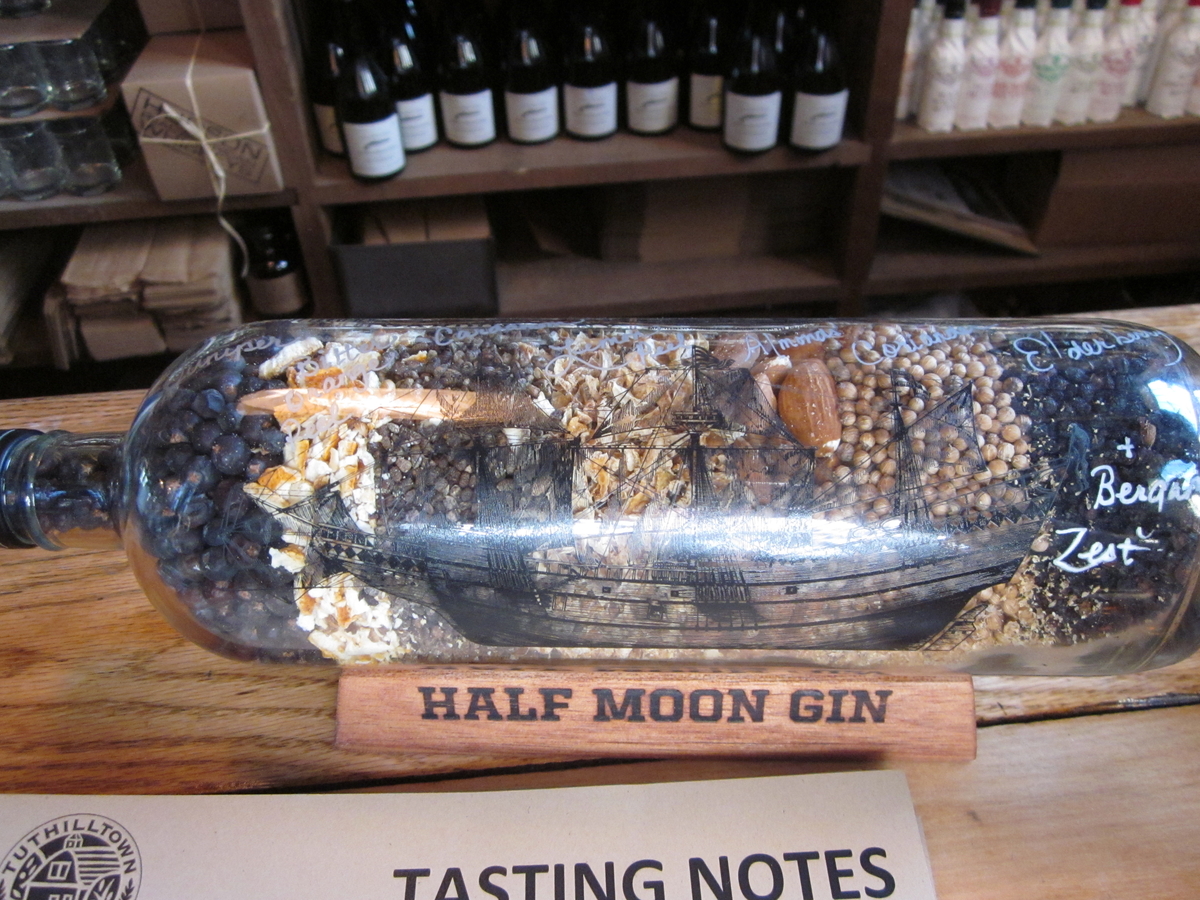 Tuthilltown Spirits Half Moon Orchard Gin contents