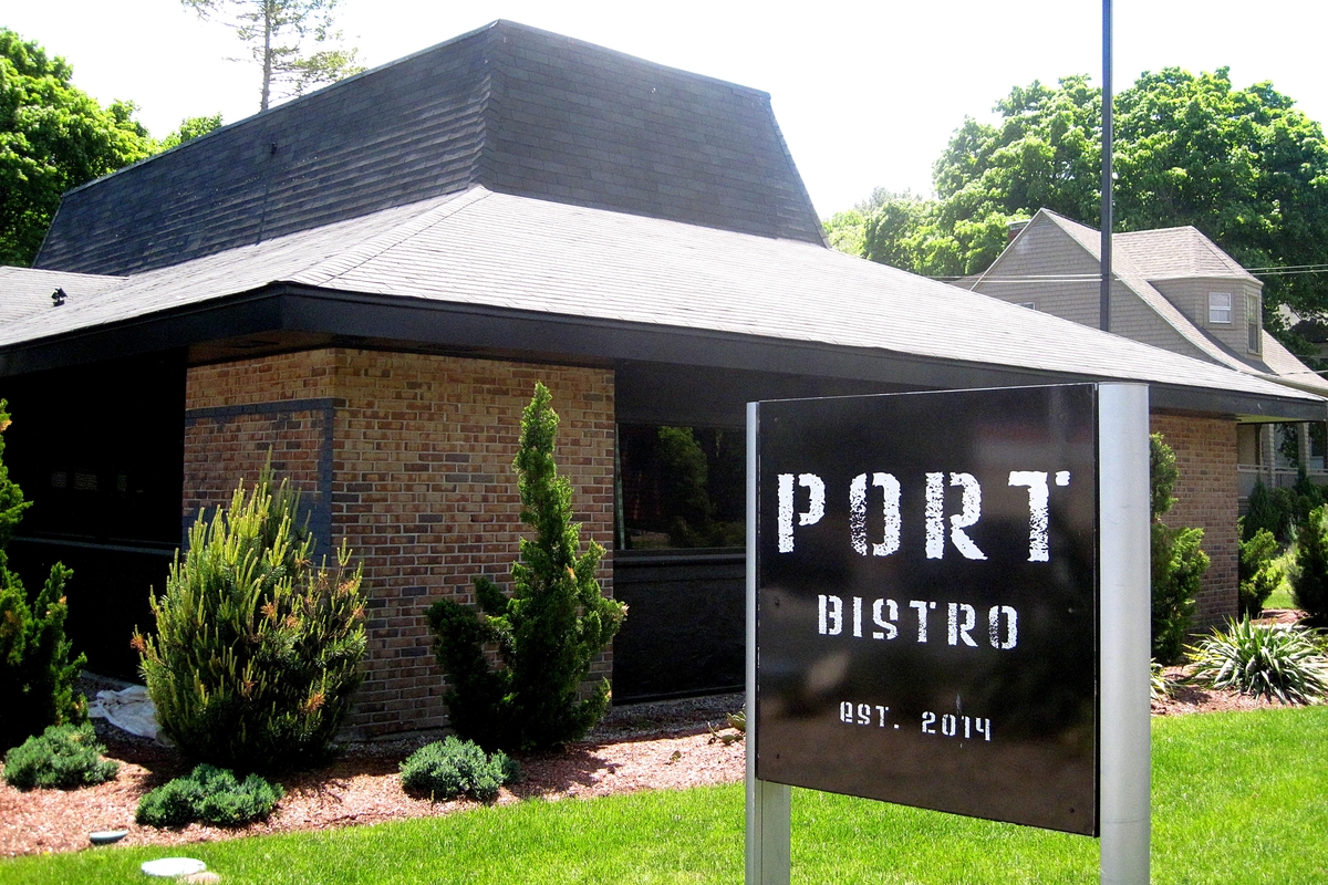 Port Bistro, on Rte 3a in Kingston, MA - photo by Richmond Talbot