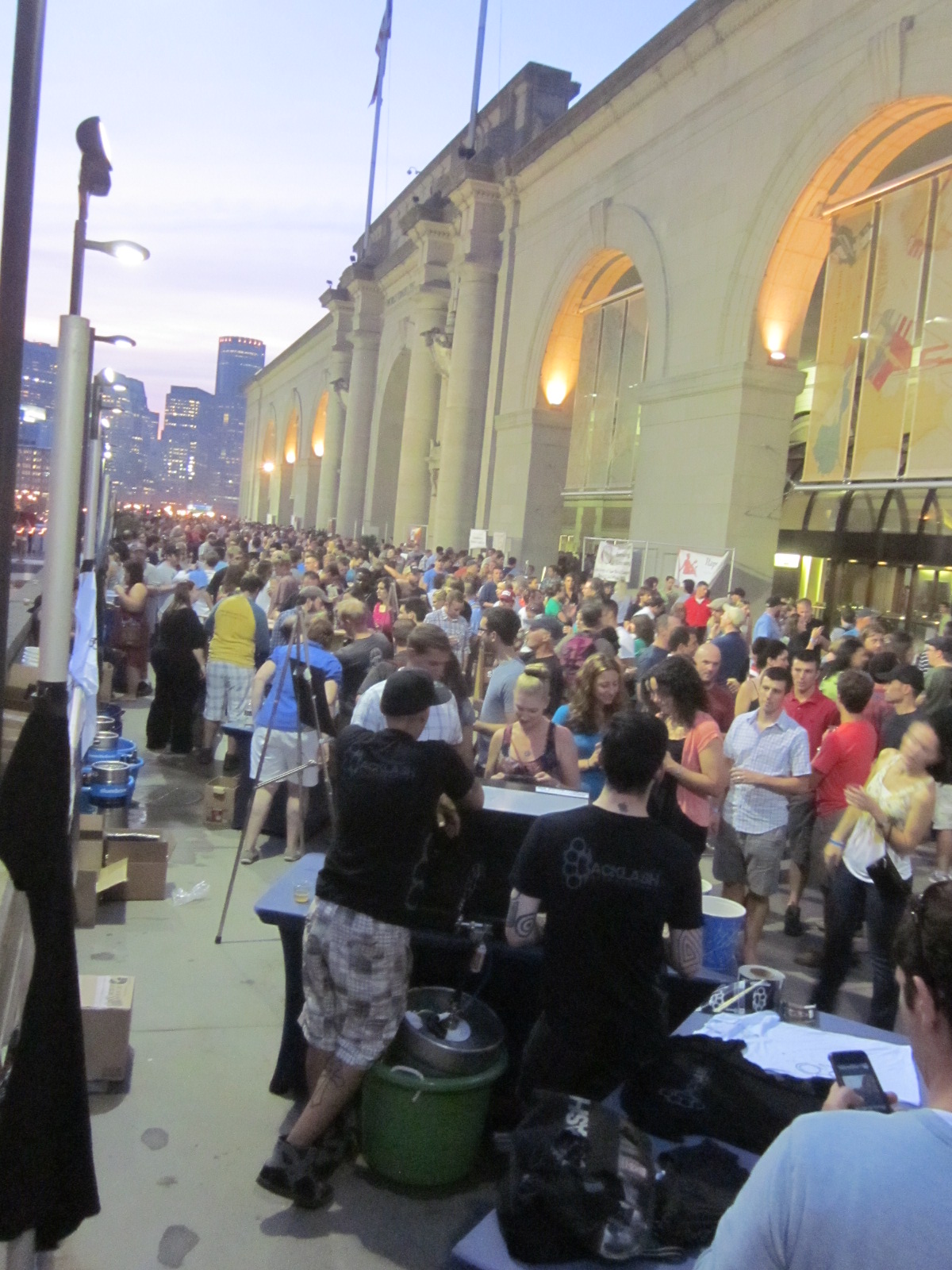 a great crowd at tne Mass Brewers Fest