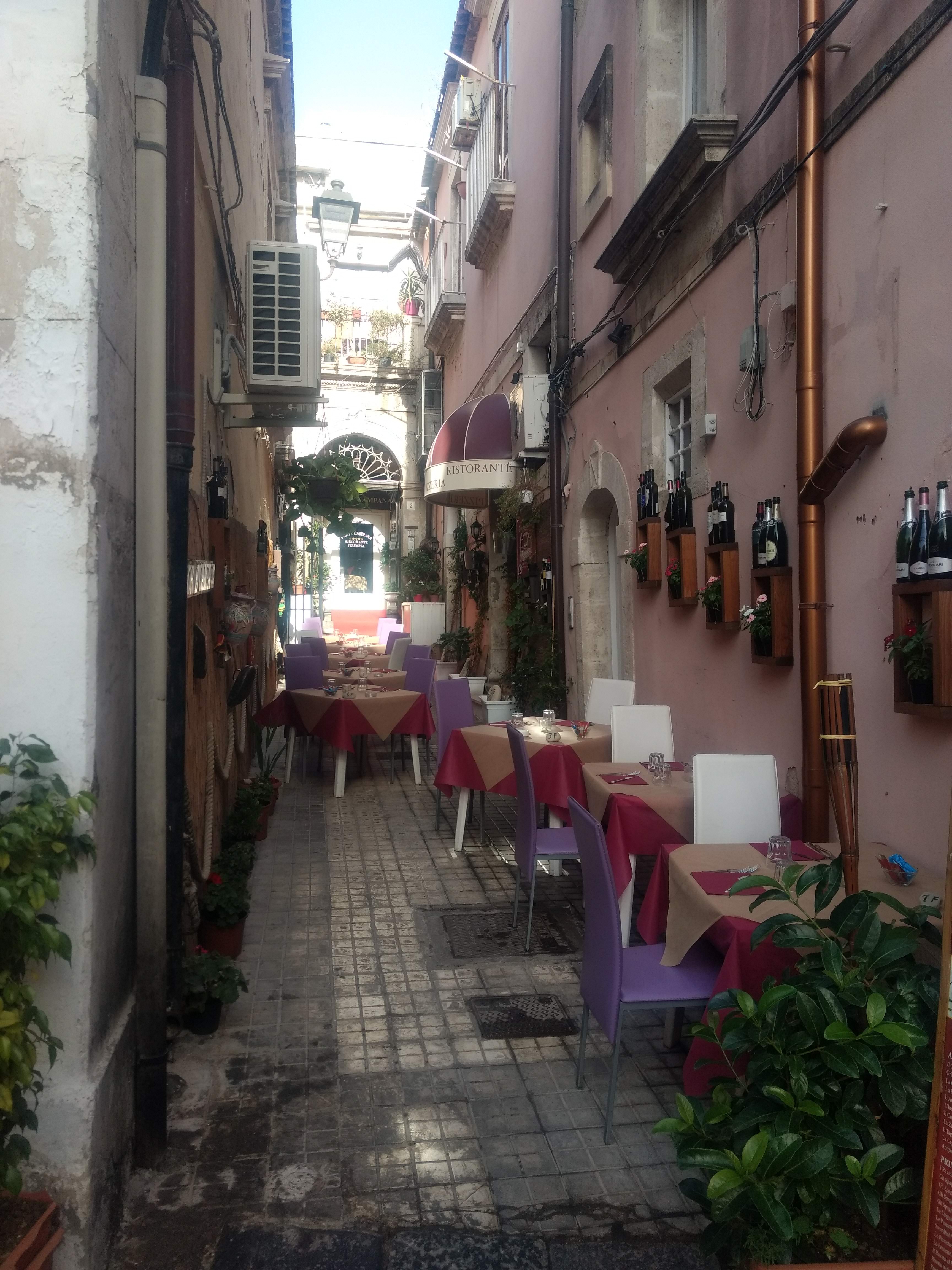 alley