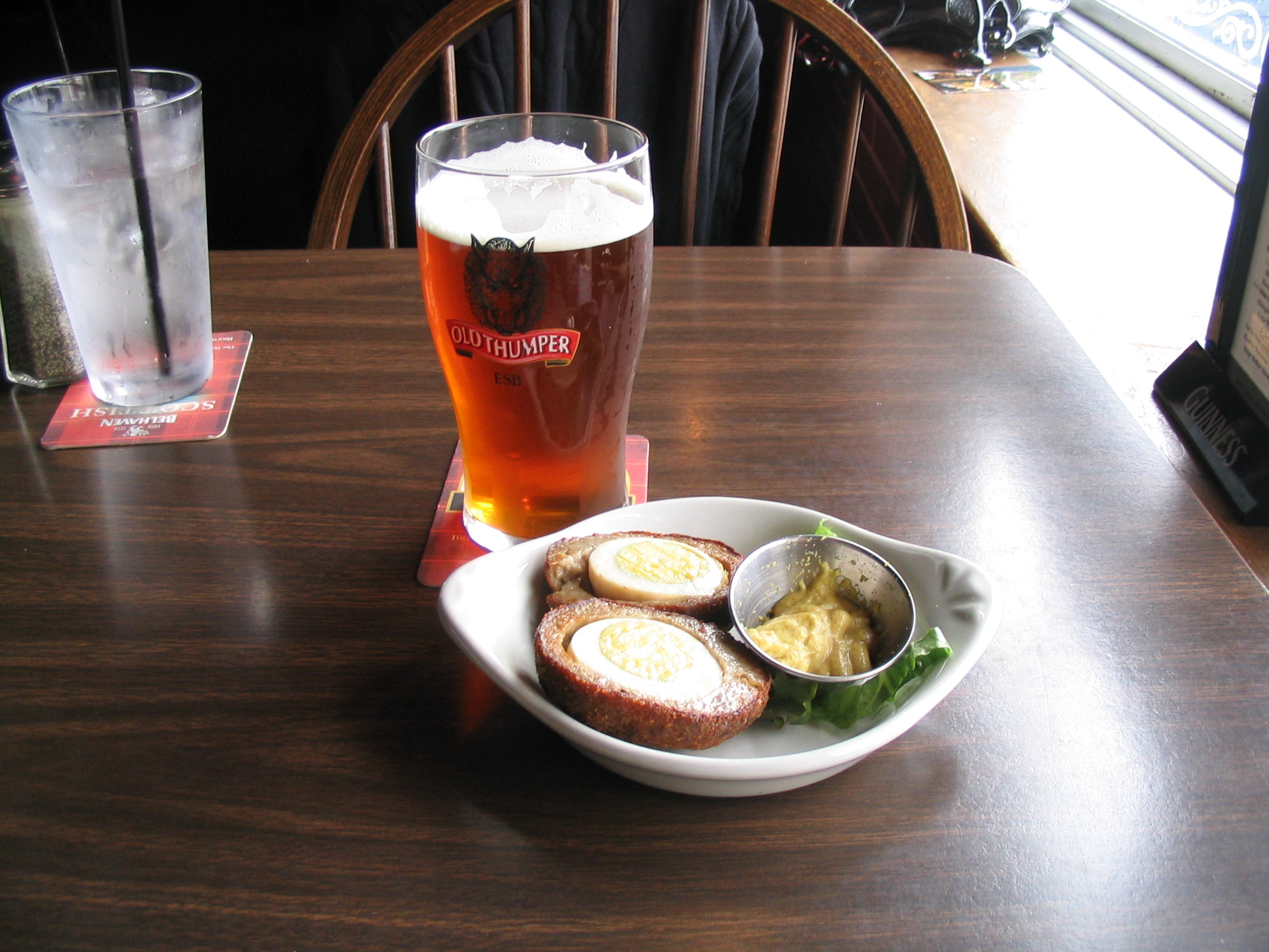 Shipyard Old Thumper with a Scotch Egg at the Coat of Arms in Portsmouth
